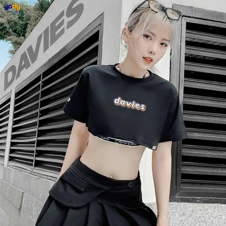 Những lưu ý khi mặc áo croptop rộng