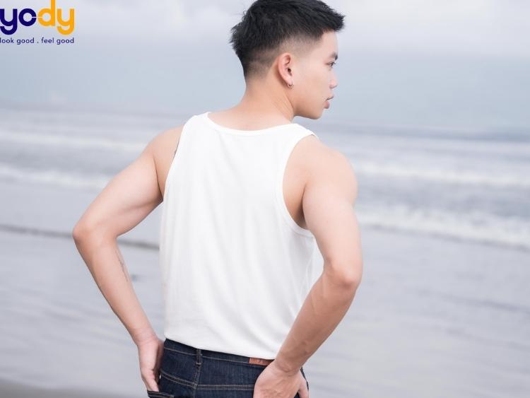 Áo ba lỗ đi biển