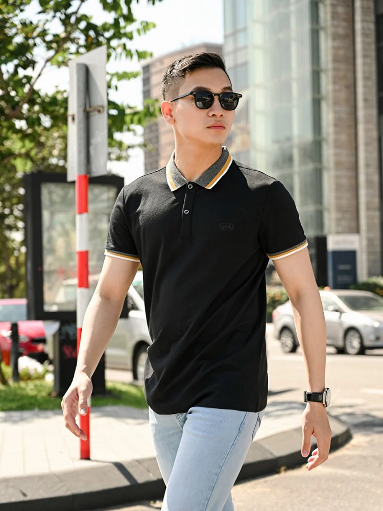 Cách phối áo polo với quần jean