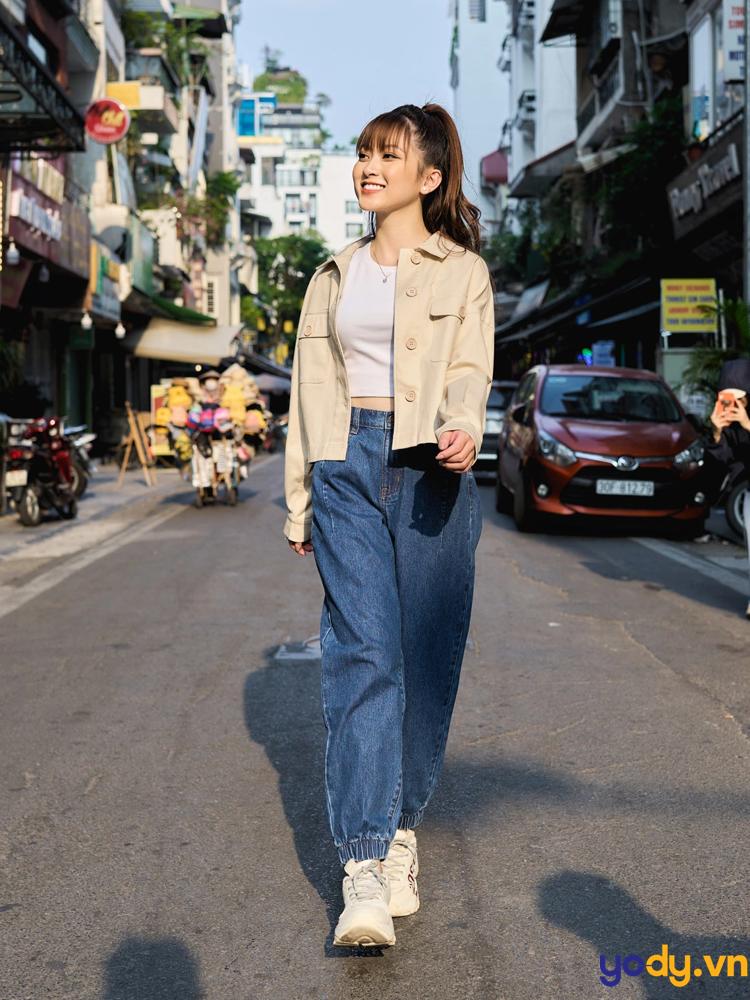 Cách phối đồ với quần jean ống rộng và áo kaki