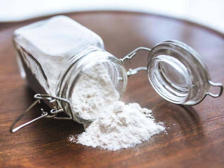 cách tẩy quần áo bị ố vàng