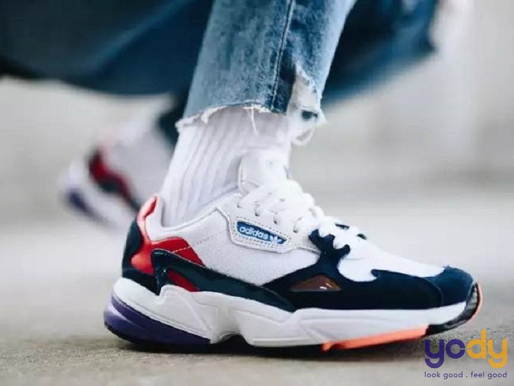 giày Chunky Sneaker
