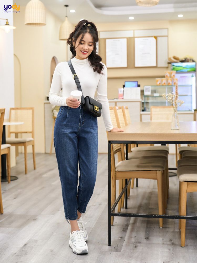 Quần jeans mix áo thun dài tay 