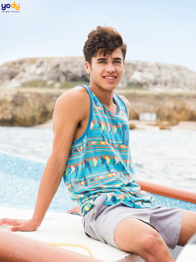 Áo ba lỗ đi biển