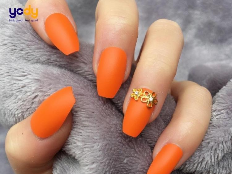 mệnh hoả sơn móng tay màu gì