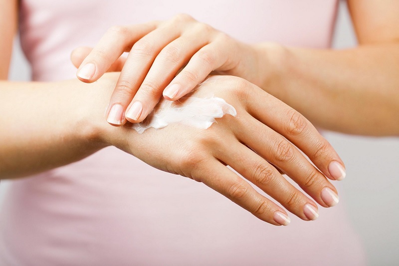 Mệnh Kim sơn móng tay màu gì?