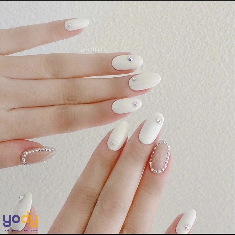 Mệnh Mộc sơn móng tay màu gì cho chuẩn phong thủy?