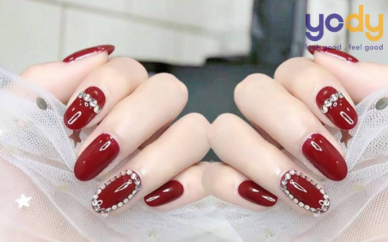 Mệnh Thổ sơn móng tay màu gì vừa đẹp lại may mắn?