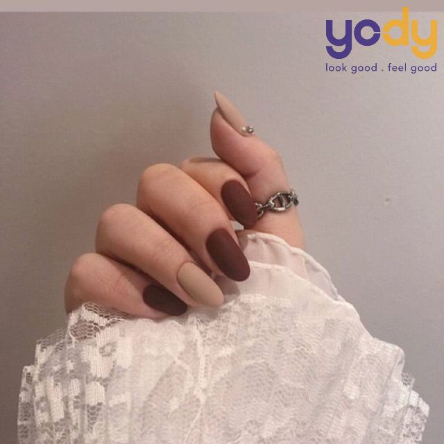 Mệnh Thổ sơn móng tay màu gì vừa đẹp lại may mắn?