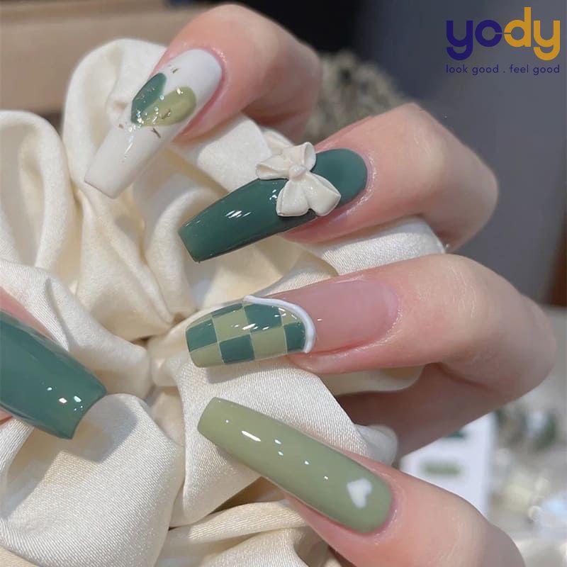 Mệnh Thổ sơn móng tay màu gì vừa đẹp lại may mắn?