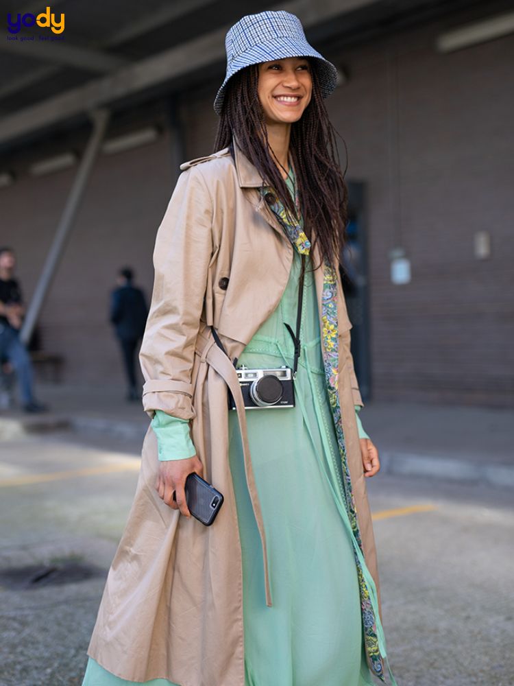 Bucket hat mix áo trench coat