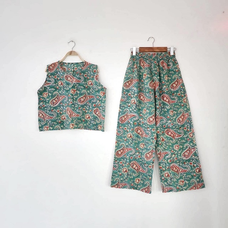 Outfit retro của Bla is Blue