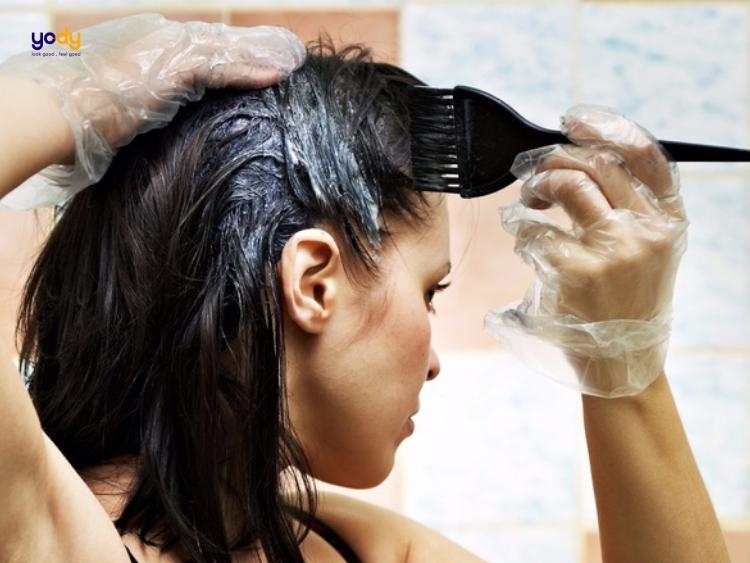 nhuộm tóc bị rát đầu