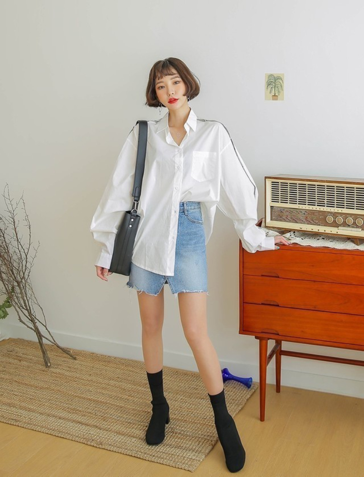 Mix sơ mi oversize cùng chân váy jeans