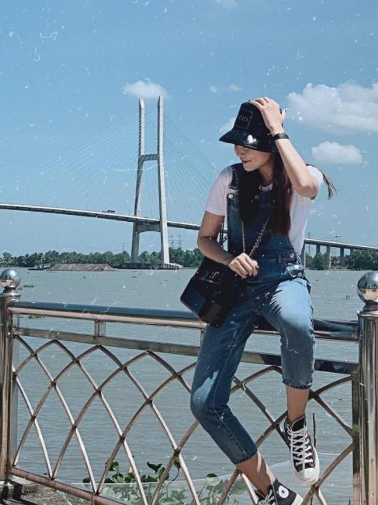 phối đồ với giày cao cổ nữ