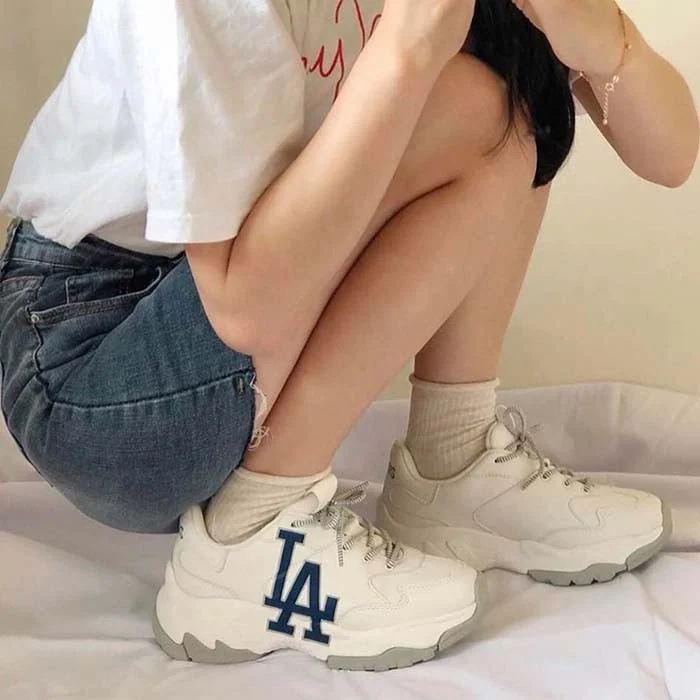 phối đồ với giày mlb