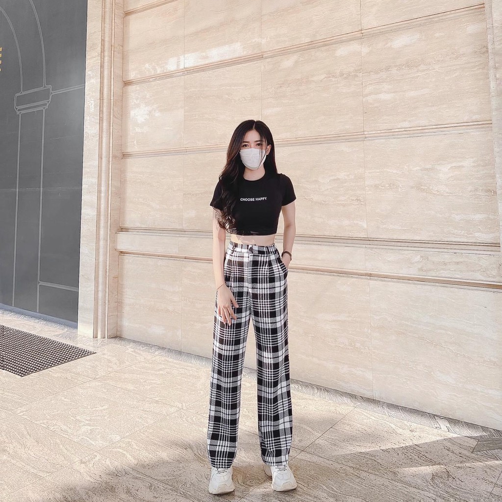 Phối đồ cùng quần caro ống rộng