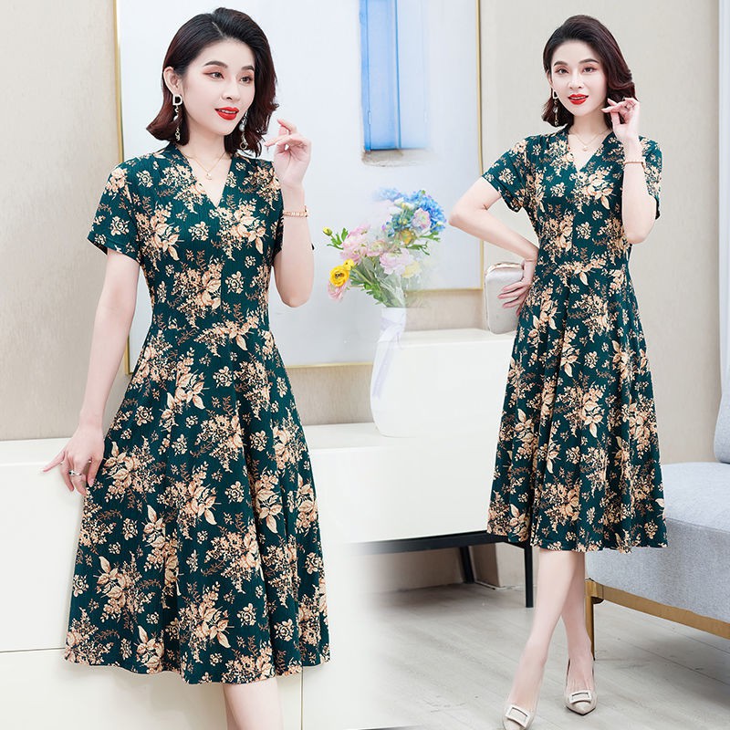 Phụ nữ tuổi 50 mặc gì đẹp?