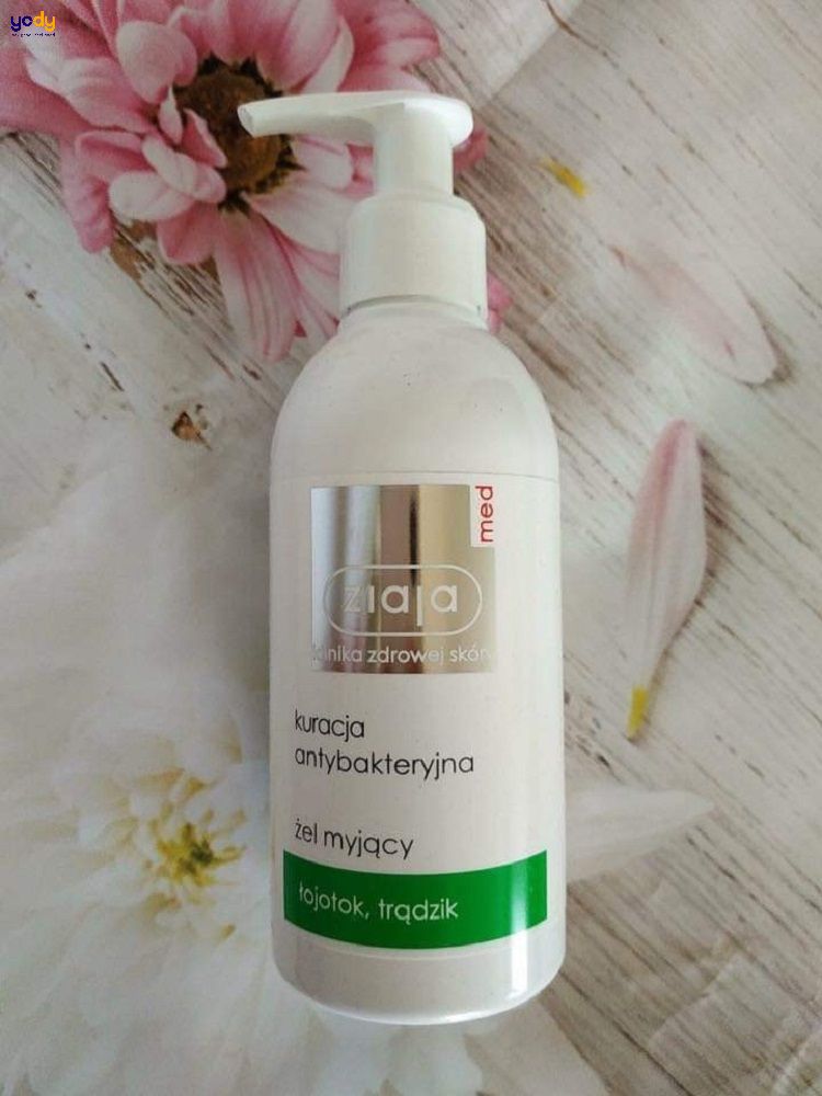 Sữa rửa mặt Ziaja trắng