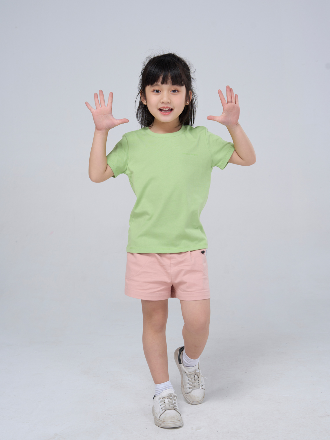 Áo T-Shirt trẻ em, form dáng tự nhiên
