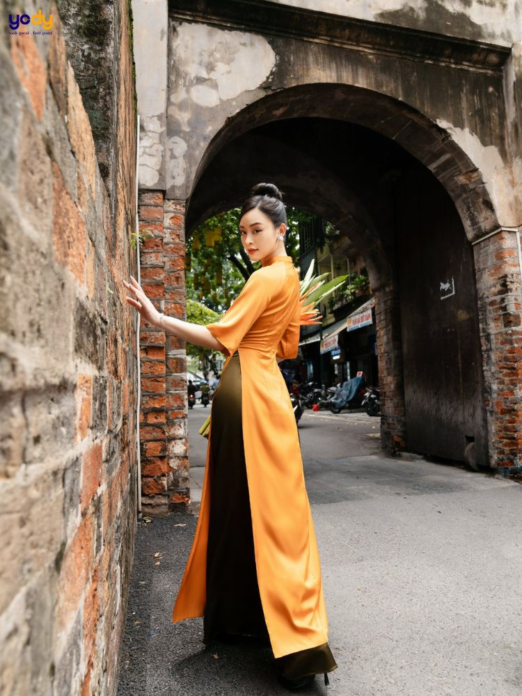 Áo dài làm bằng vảI lụa latin