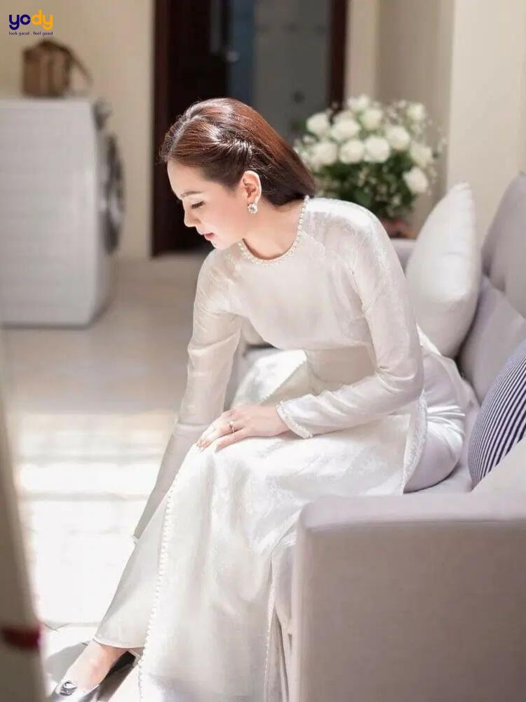 Áo dài làm bằng vảI lụa latin