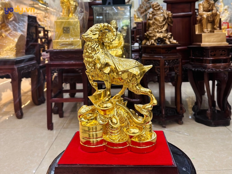 1979 mệnh gì