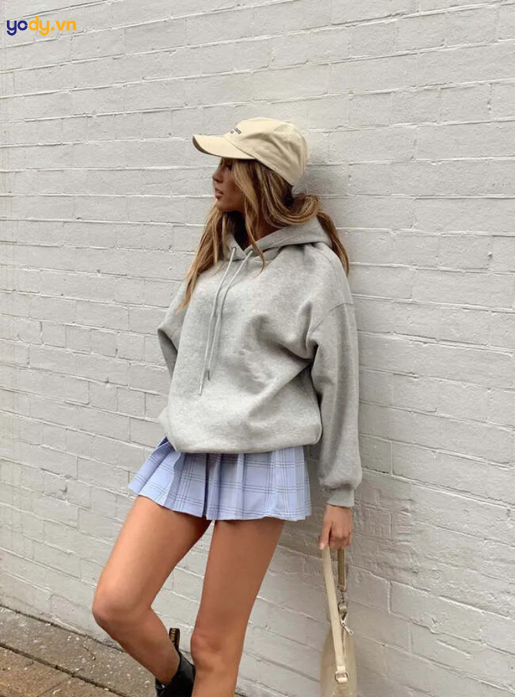 áo hoodie mặc với chân váy
