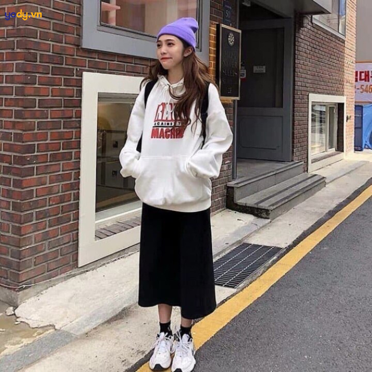 áo hoodie mặc với chân váy