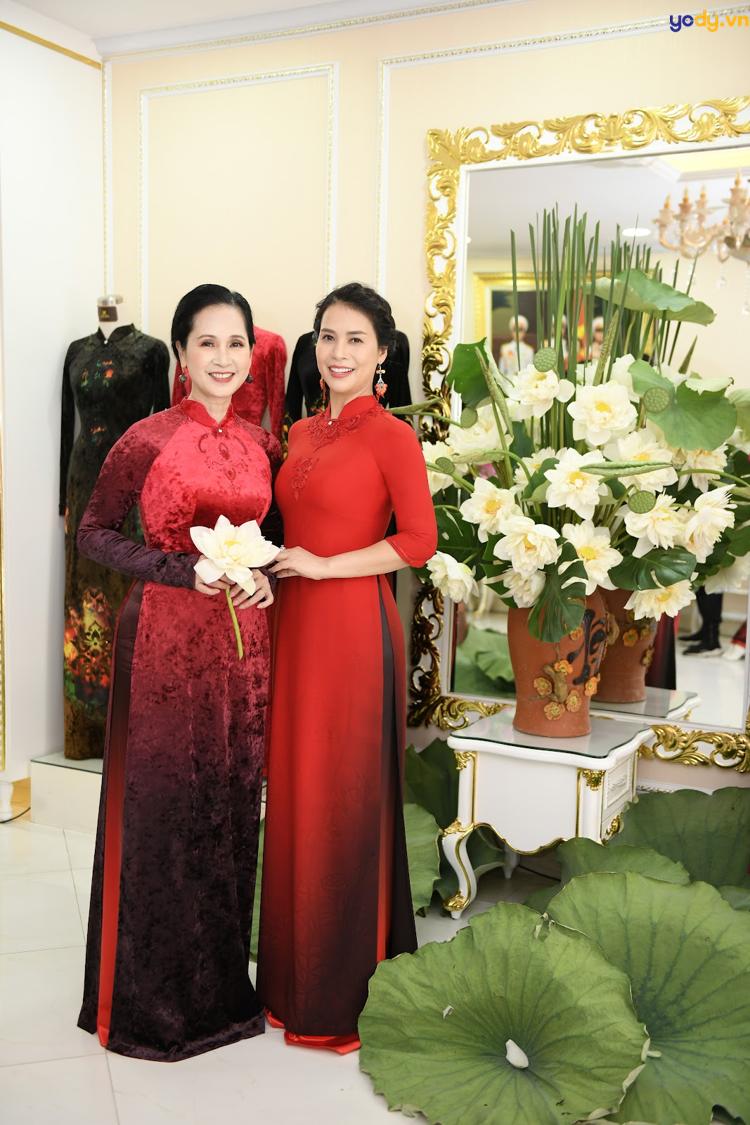 mẫu áo dài bà sui sang trọng