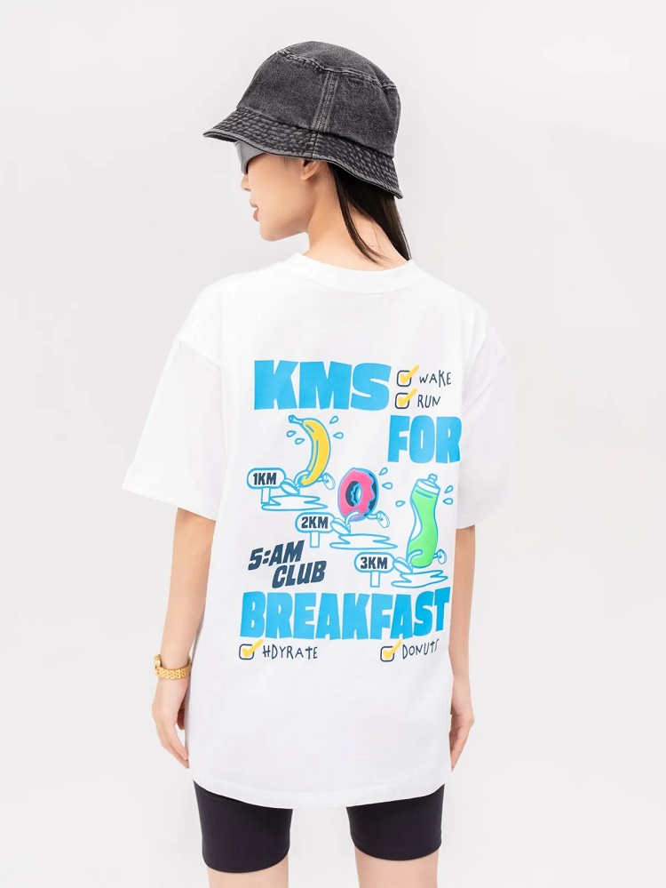 áo thun trắng mặt sau