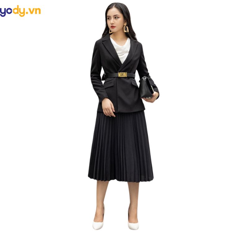 cách mặc vest nữ không bị già