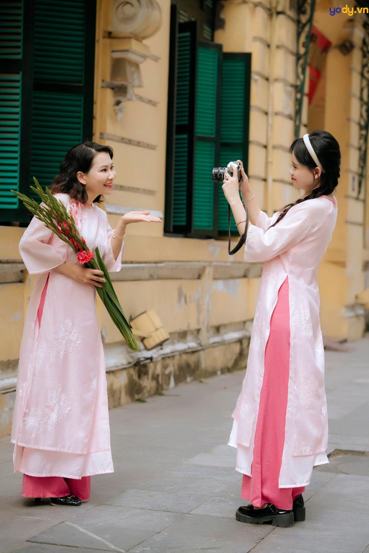 cách tạo dáng chụp ảnh áo dài tết
