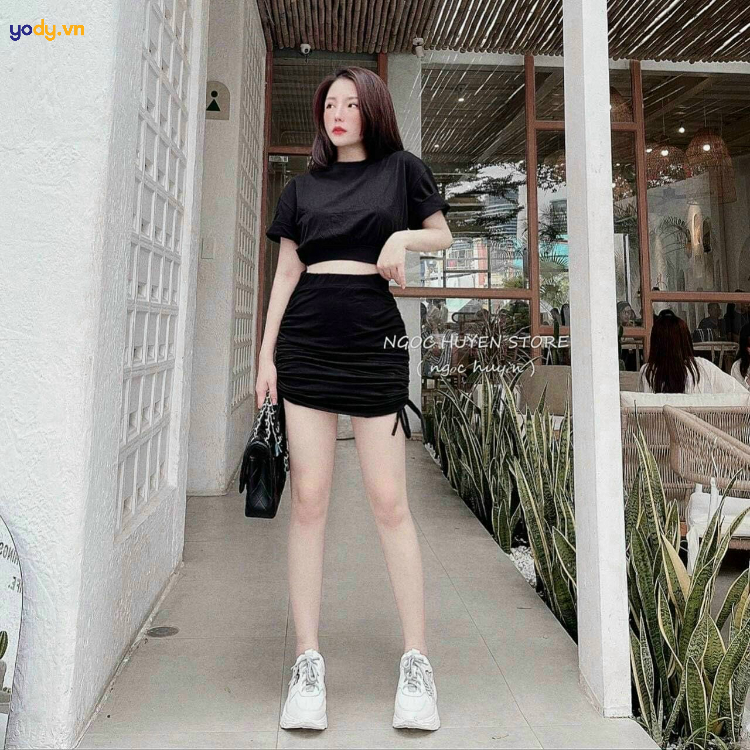 Chân váy rút dây phối với áo gì