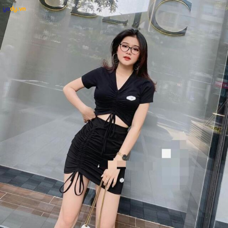 Chân váy rút dây phối với áo gì
