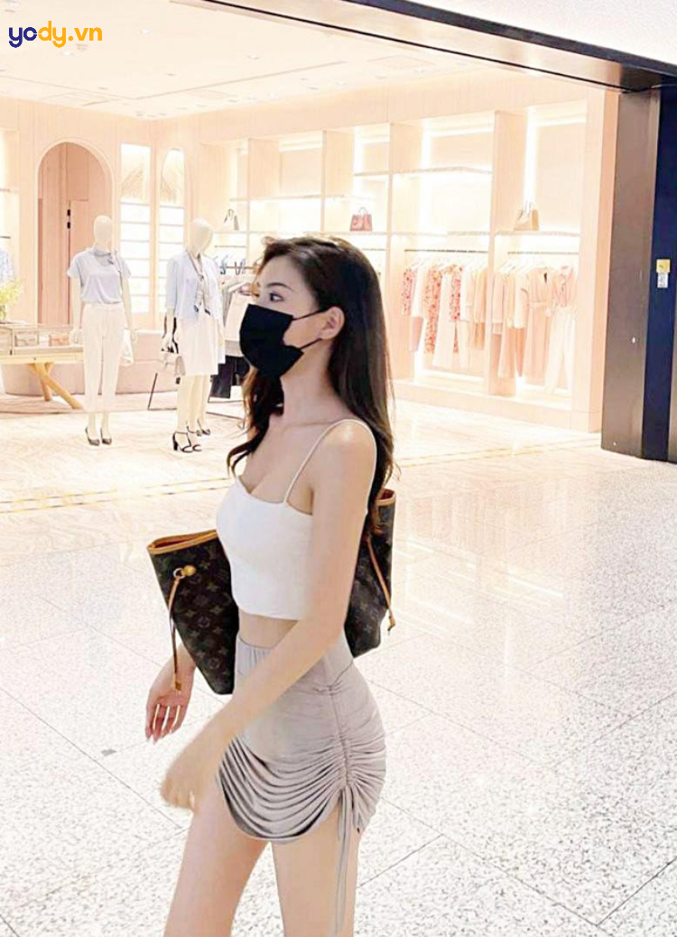 Chân váy rút dây phối với áo gì