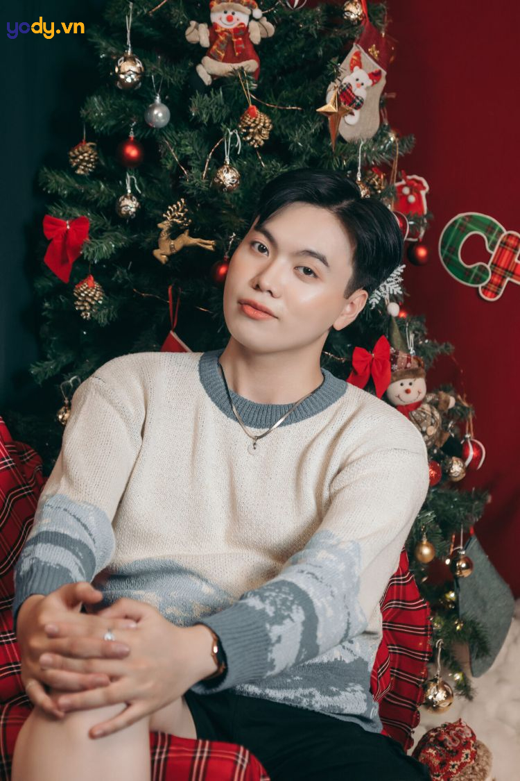 chụp ảnh với cây thông noel