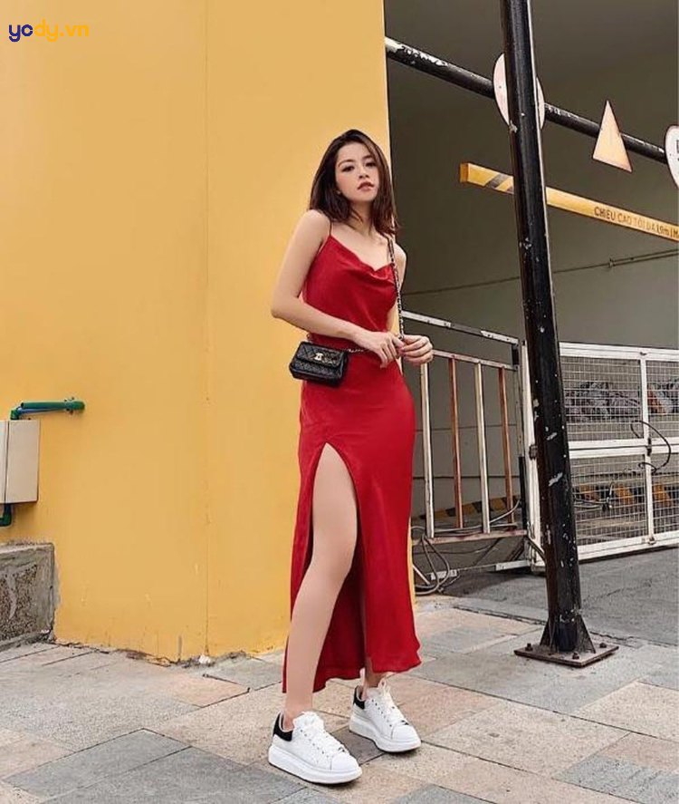 đầm đỏ mang giày màu gì