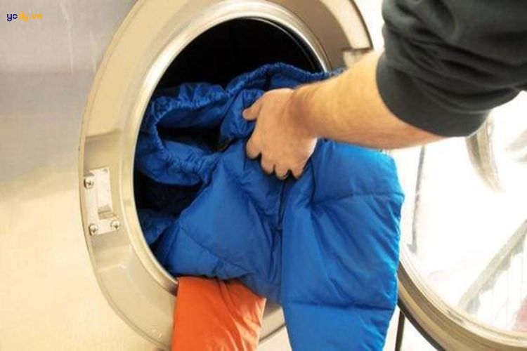 giặt áo phao lông vũ bằng máy giặt