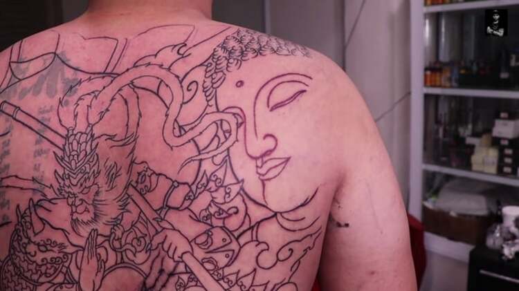 hình xăm tôn ngộ không
