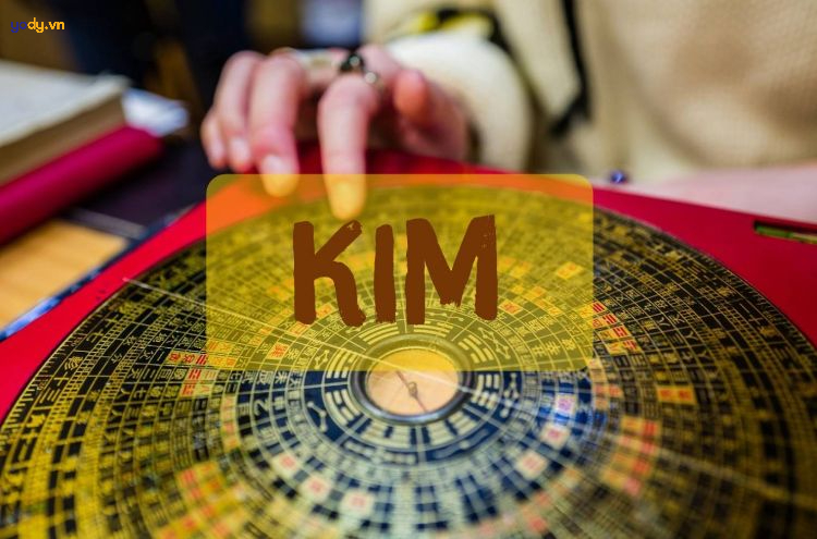 mệnh kim hợp màu vàng không