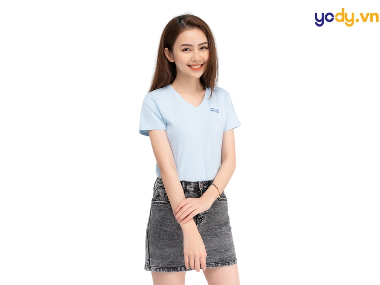phối chân váy jean đi dám cưới