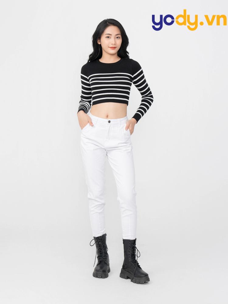 phối đồ với áo croptop ôm