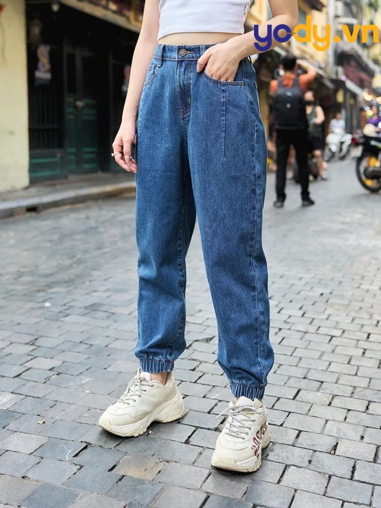 phối đồ với áo croptop ôm