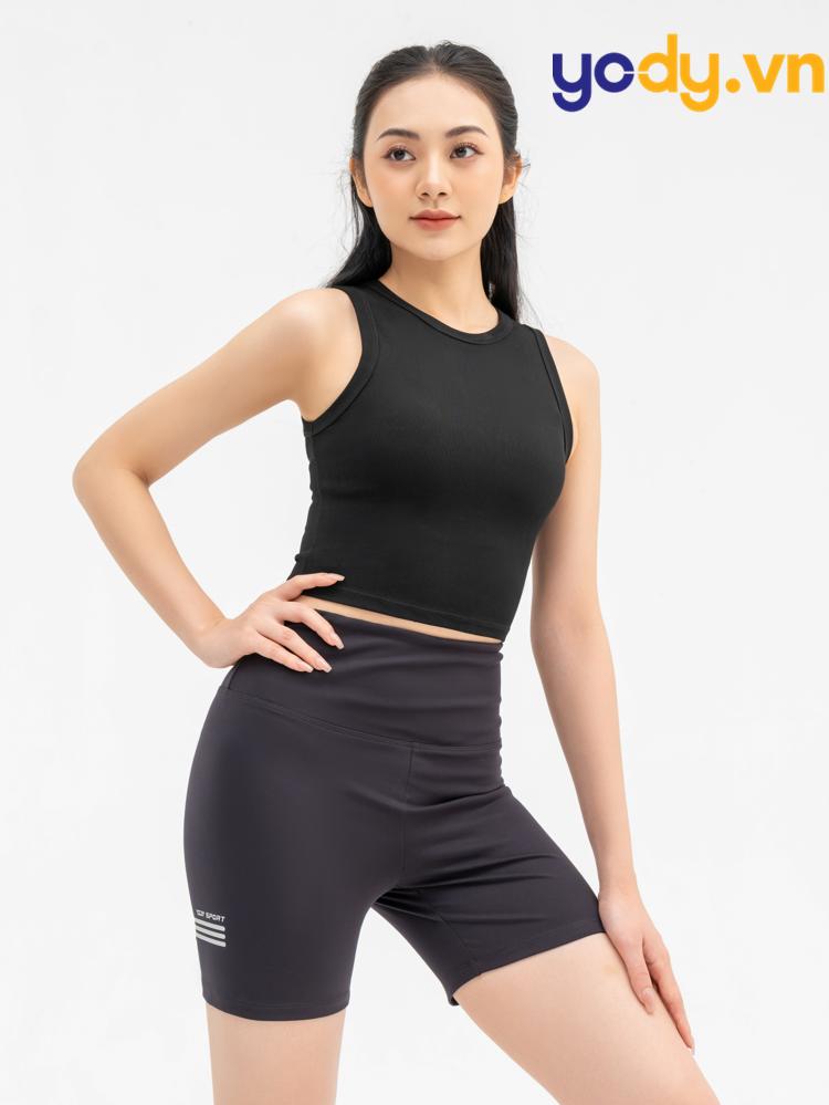 phối đồ với áo croptop ôm