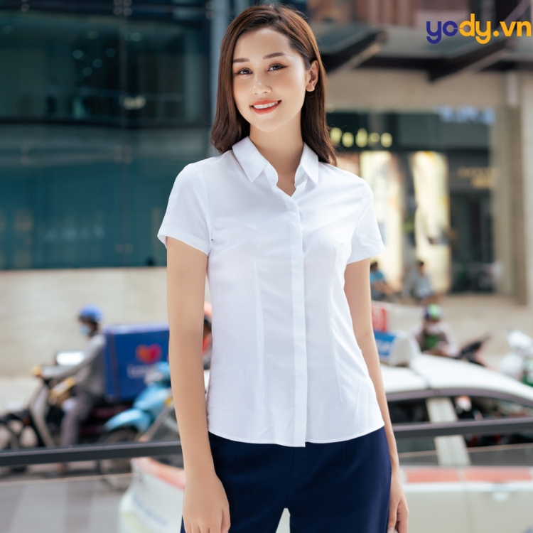 phối đồ với áo sơ mi trắng nữ
