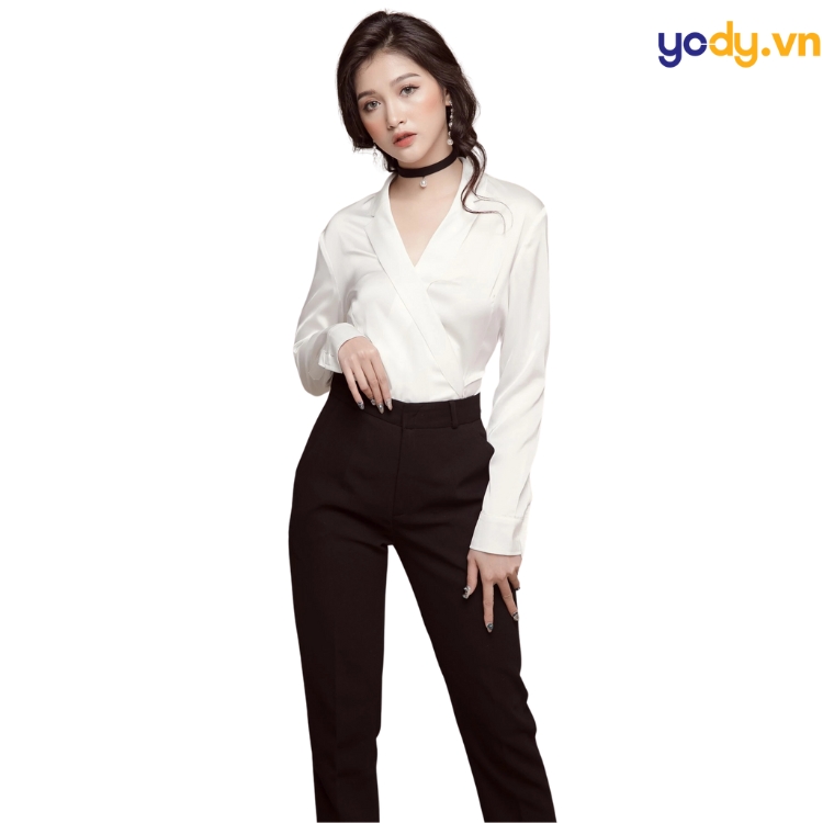 phối đồ với áo sơ mi trắng nữ