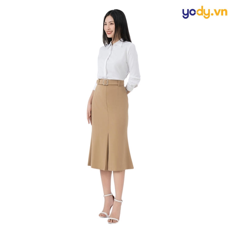 phối đồ với áo sơ mi trắng nữ