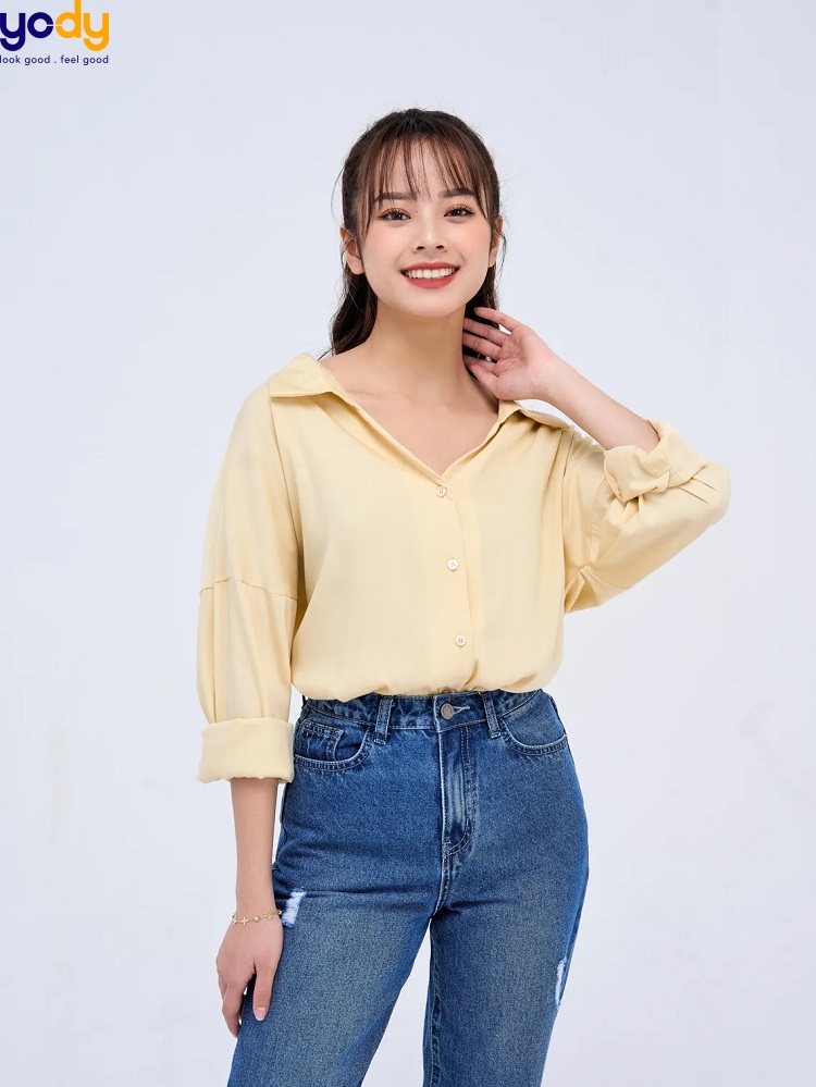 phối đồ với áo sơ mi họa tiết nữ